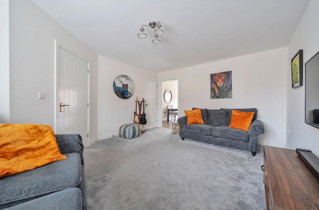 Property photo 2 of 13 151588512