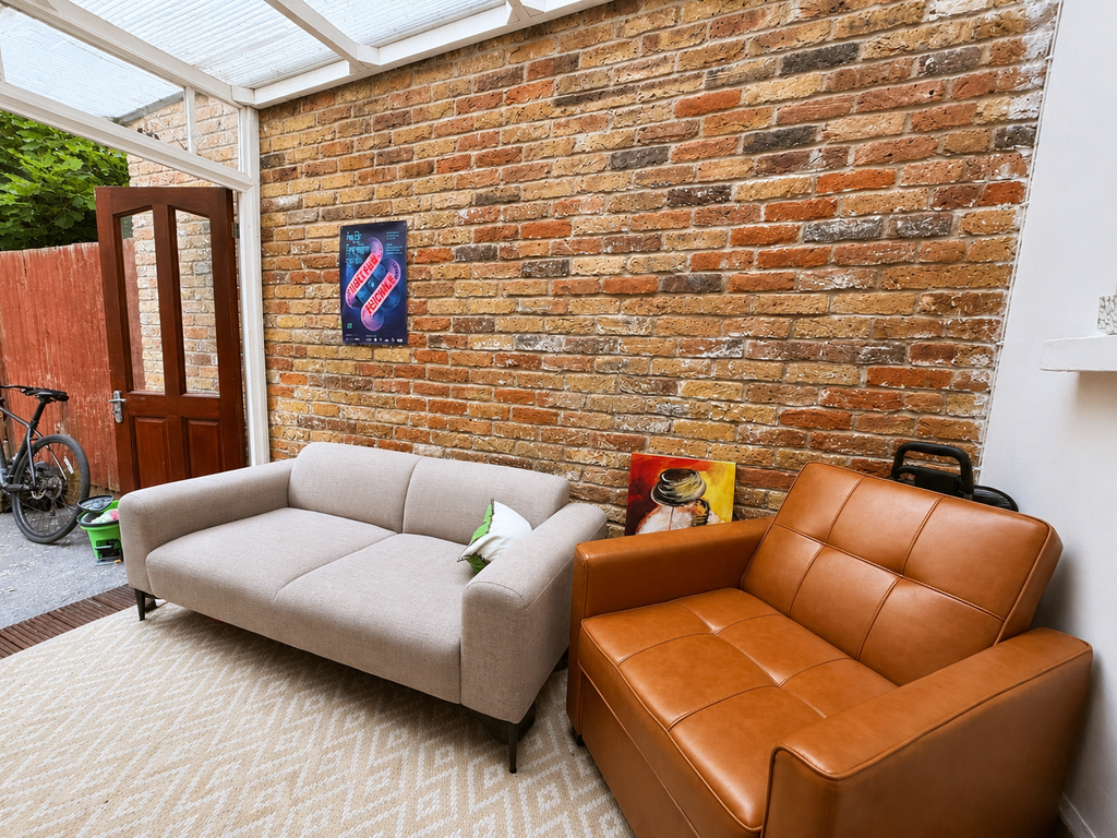 Property photo 2 of 11 8