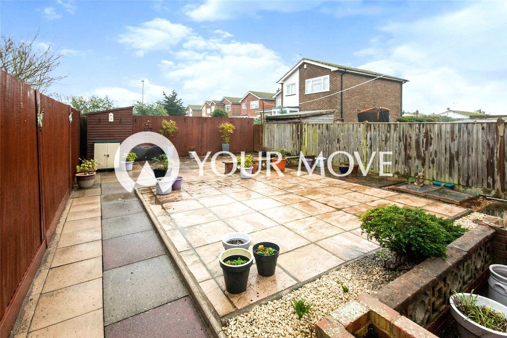 Property photo 3 of 8 Garden