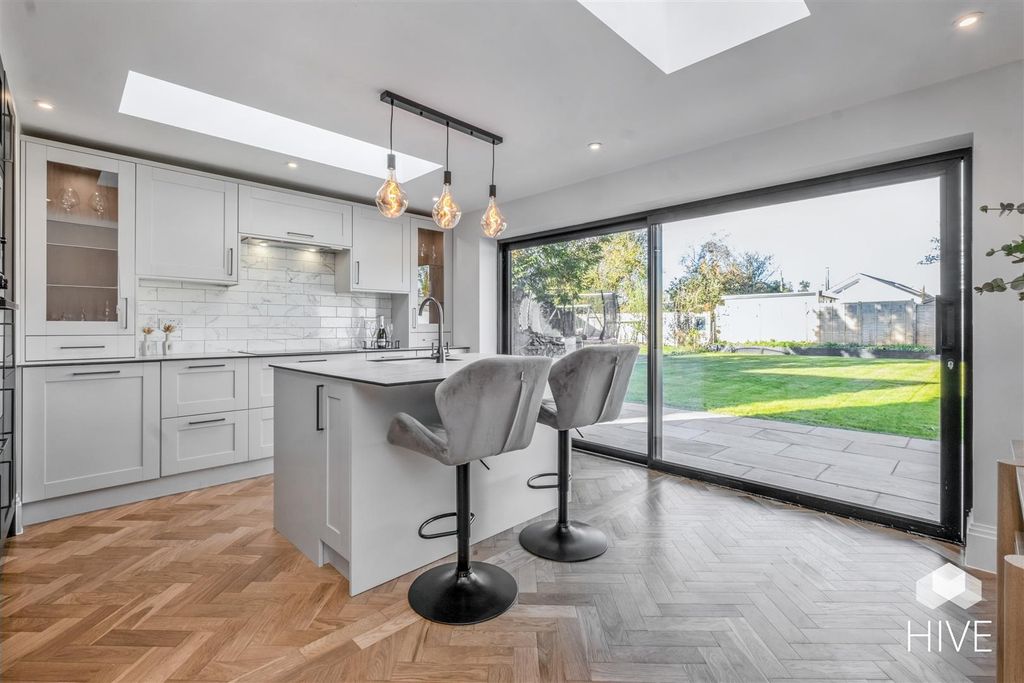 Property photo 3 of 25 Kitchen