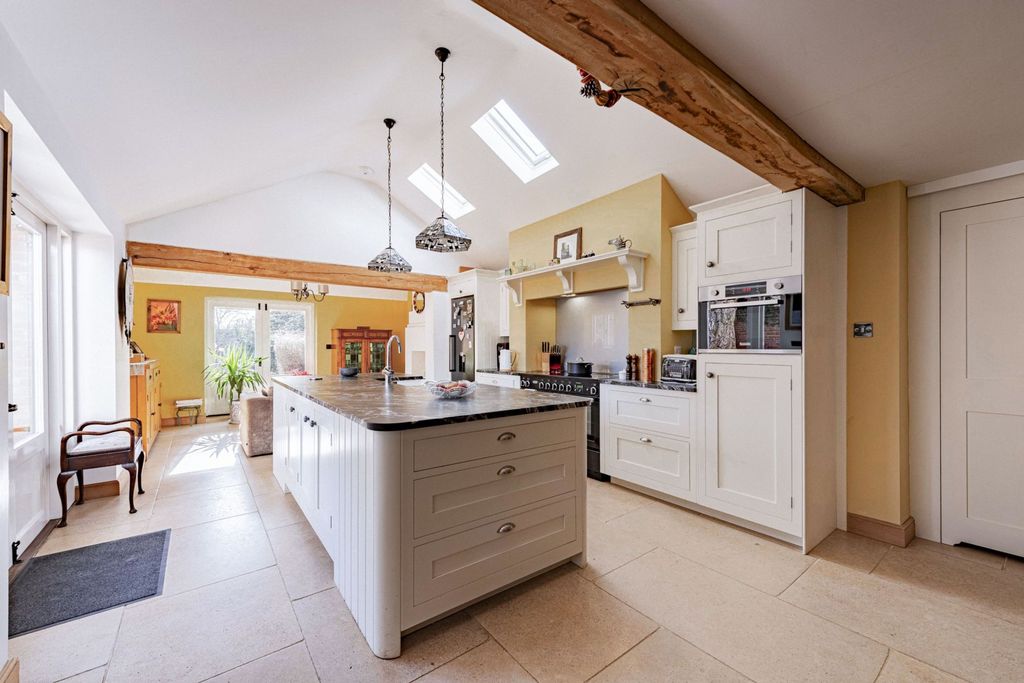 Property photo 2 of 39 Kitchen/Dining Room (3)