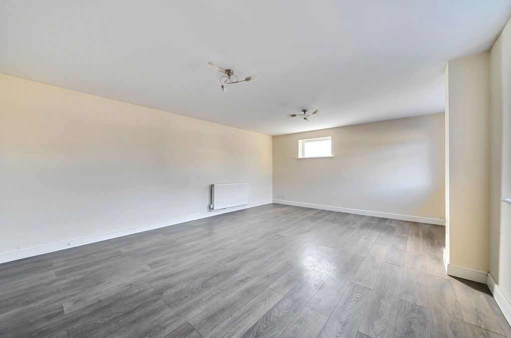 Property photo 2 of 12 Picture No. 02