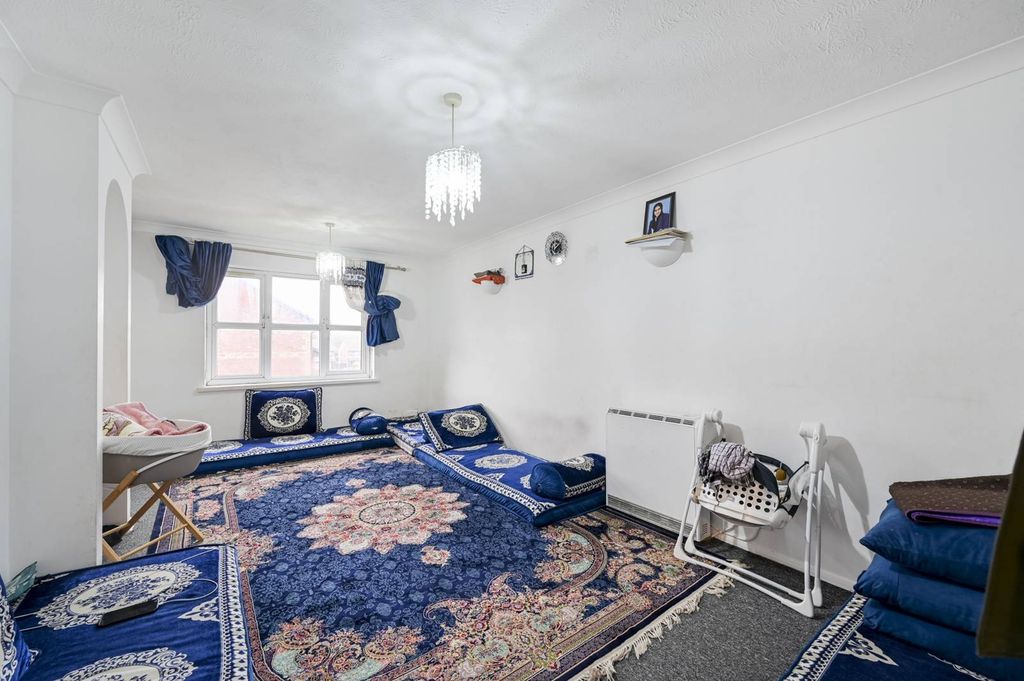 Property photo 2 of 6