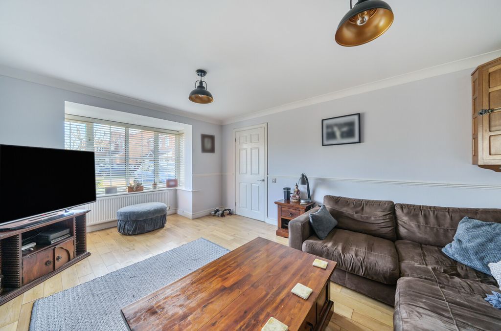 Property photo 3 of 17 15385467