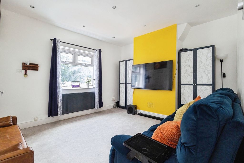 Property photo 3 of 20 Pbox-Img.Jpg