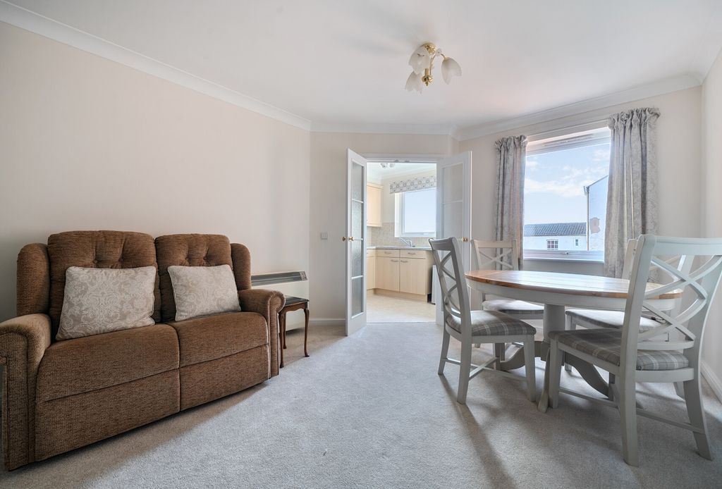 Property photo 3 of 14 1401844-9-697A412...