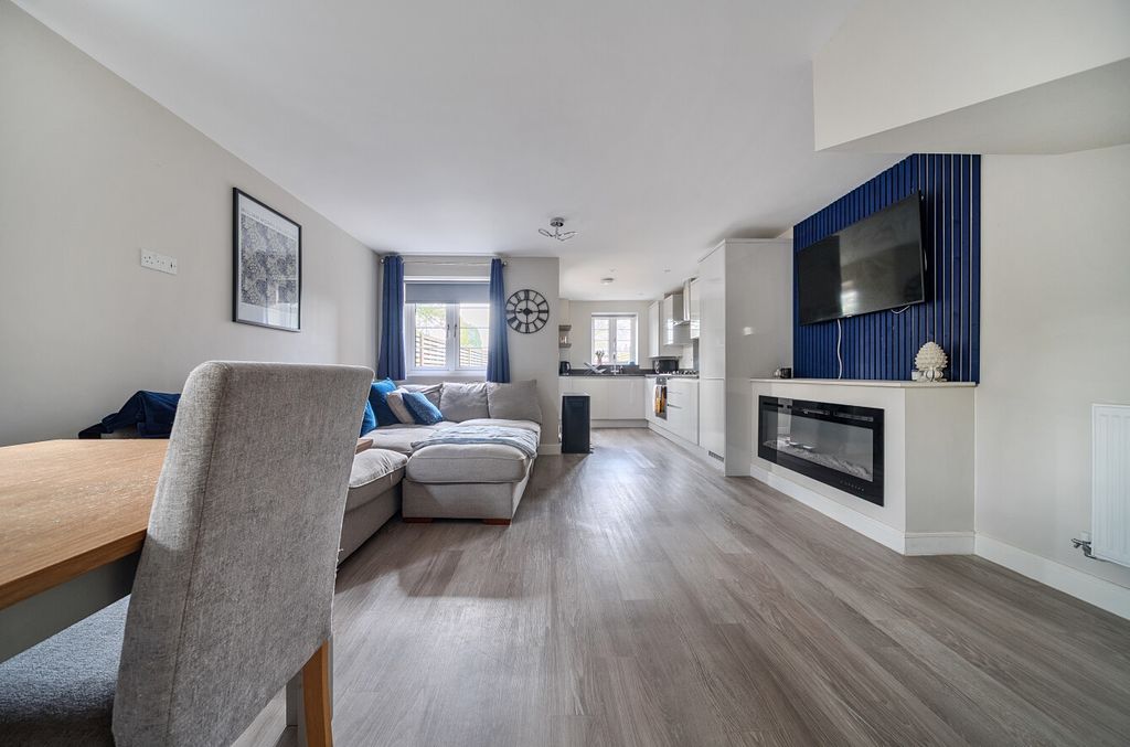 Property photo 3 of 14 1375600-18-69145F...