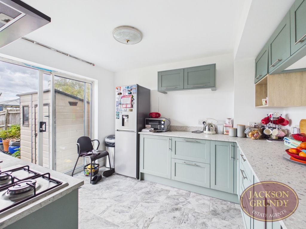 Property photo 3 of 8 Waggoners Way