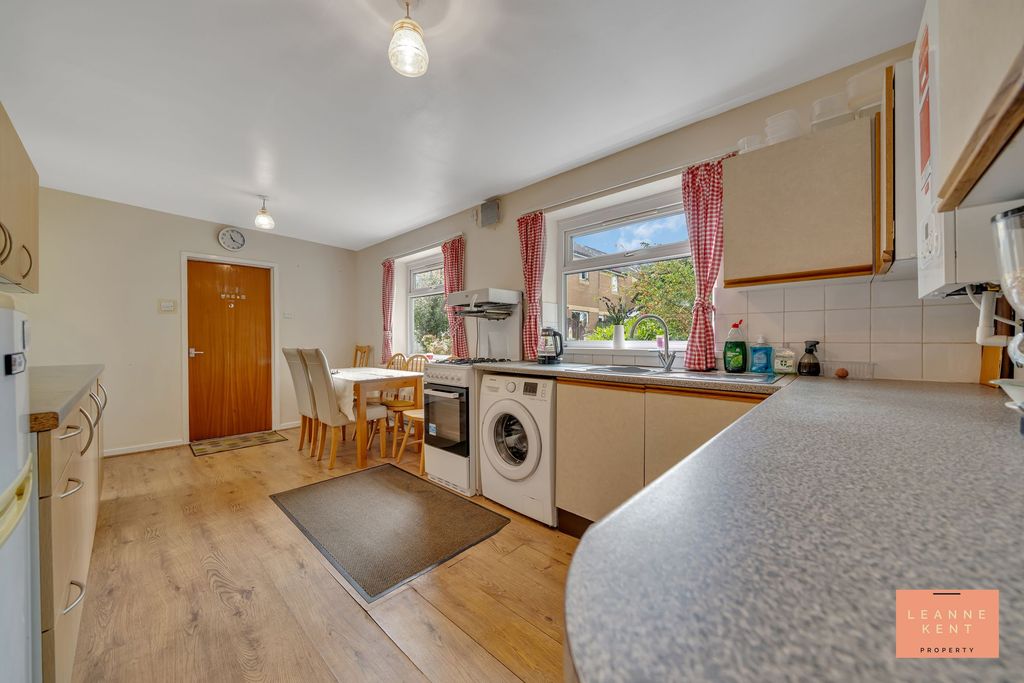 Property photo 3 of 33