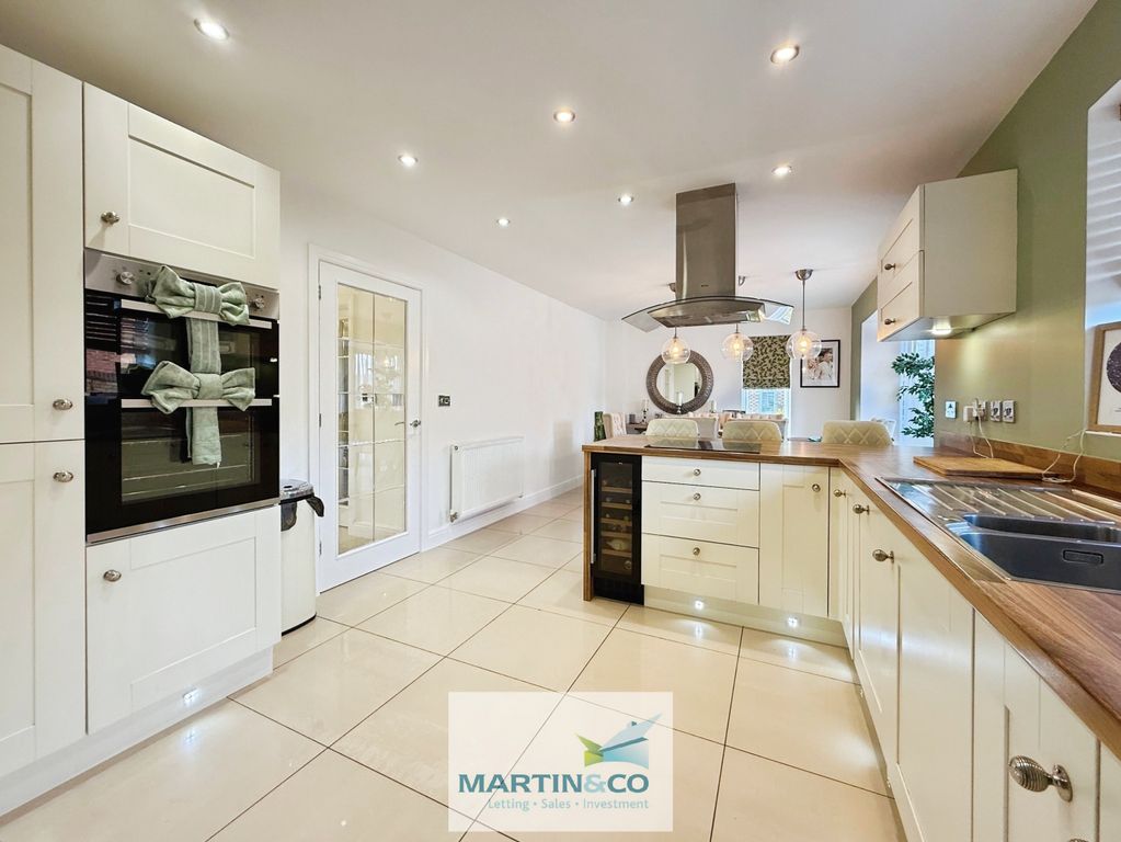 Property photo 3 of 41 07641004--4B7E-B3E1-2Aaac1F4E9A5-48250-000006Db427