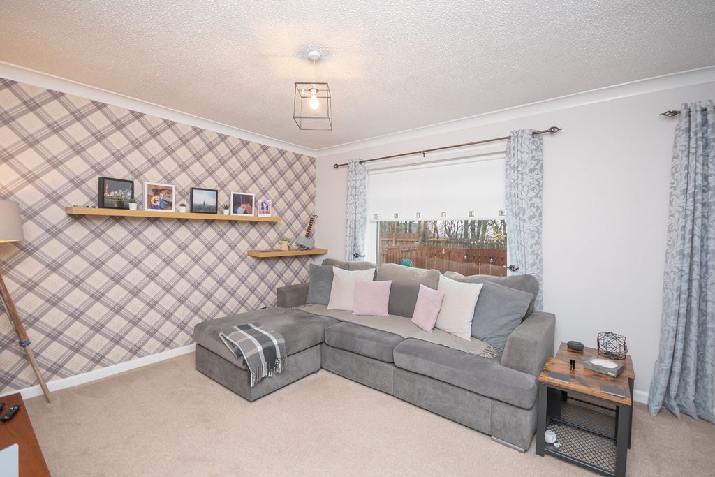 Property photo 2 of 12 Lounge