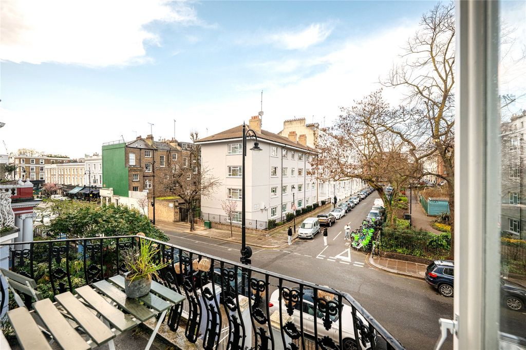 Property photo 2 of 9 Balcony