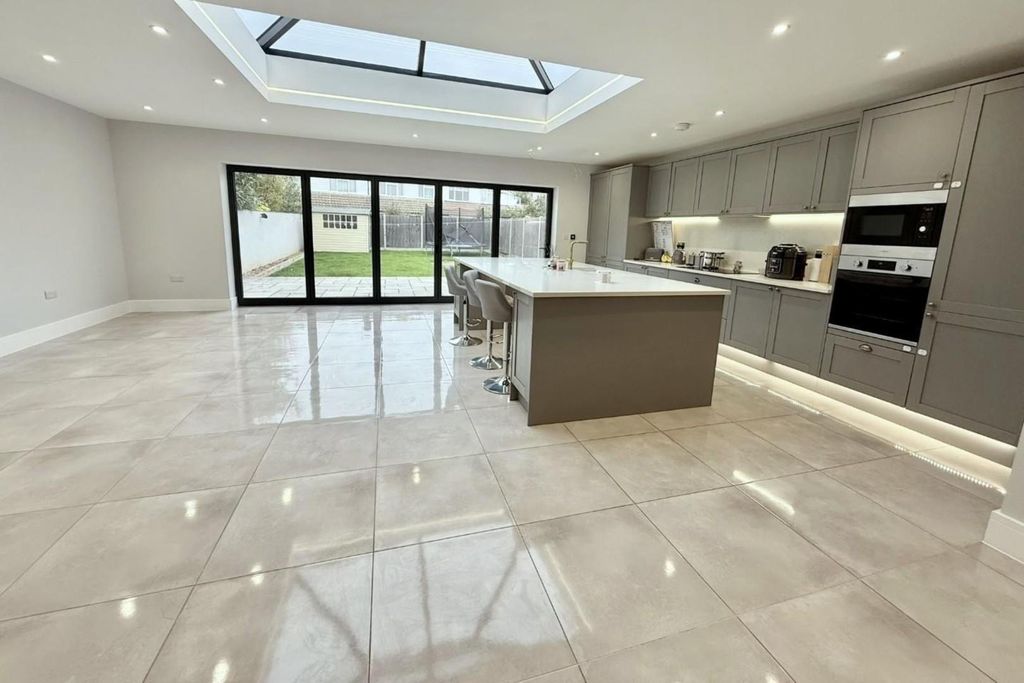 Property photo 2 of 27 Kitch3 (4).Jpg