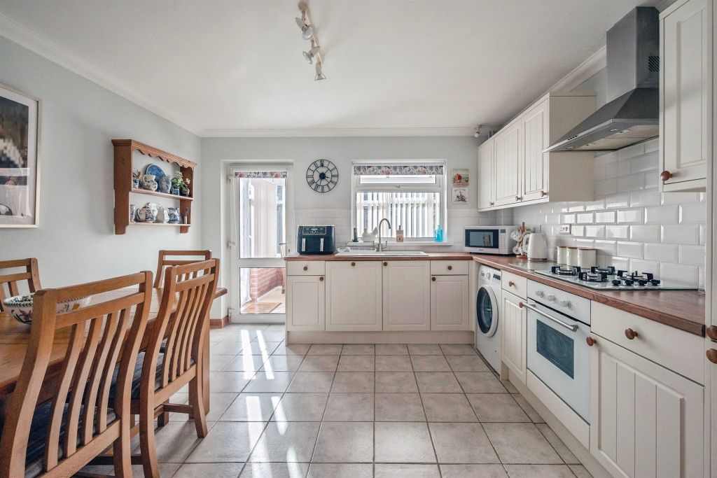 Property photo 2 of 22