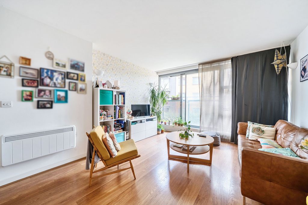 Property photo 1 of 18 Reception