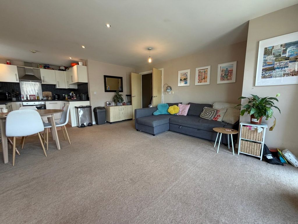 Property photo 2 of 7 0d11F567-64F5-4Fcd-980A-E92Aa9Acfa8A