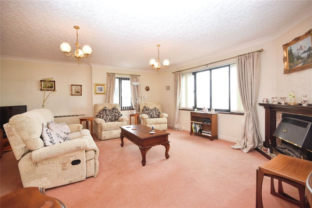 Property photo 2 of 23 Picture No. 21