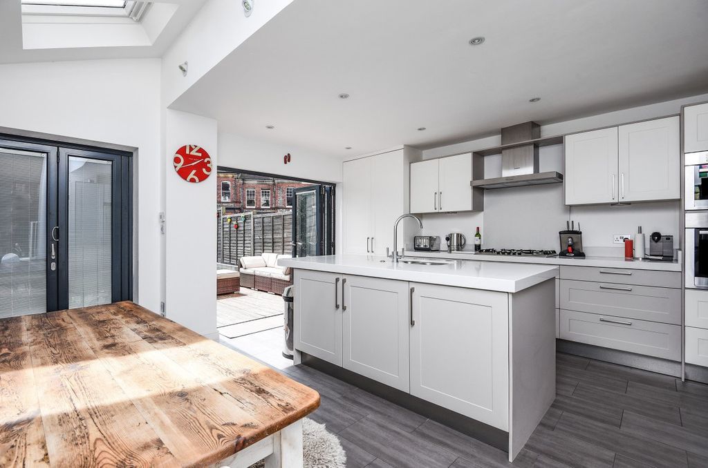 Property photo 2 of 11 Picture No. 18