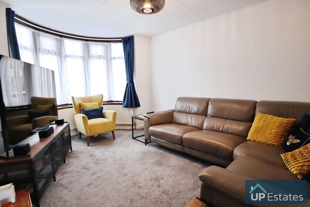 Property photo 2 of 20