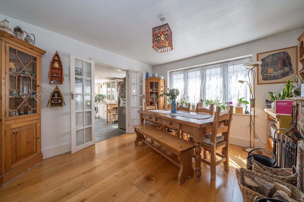 Property photo 3 of 33