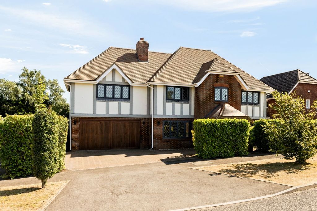 Property photo 1 of 32