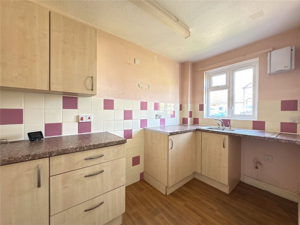 Property photo 3 of 8 Kitchen