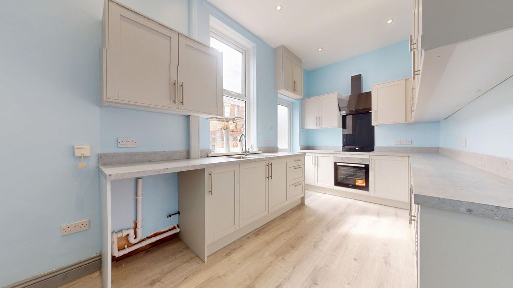 Property photo 3 of 19 5244015