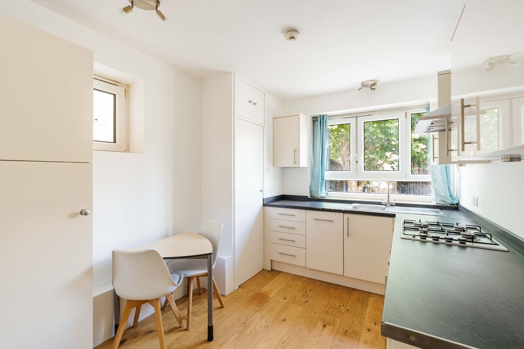 Property photo 3 of 10 Buxton Street, E1