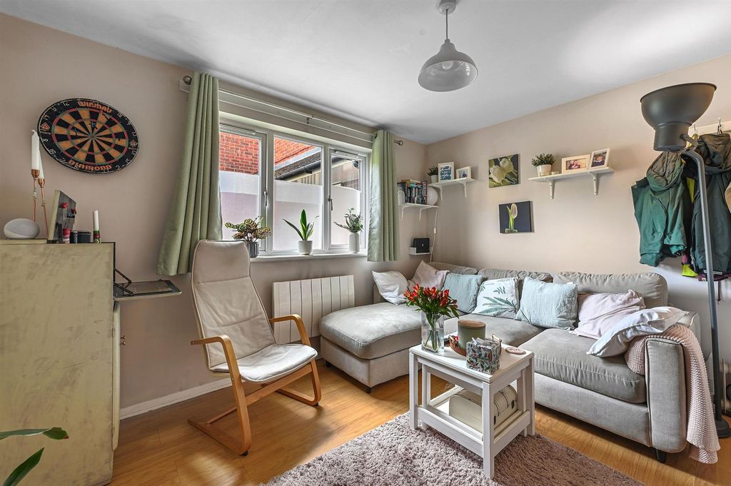 Property photo 2 of 12 8