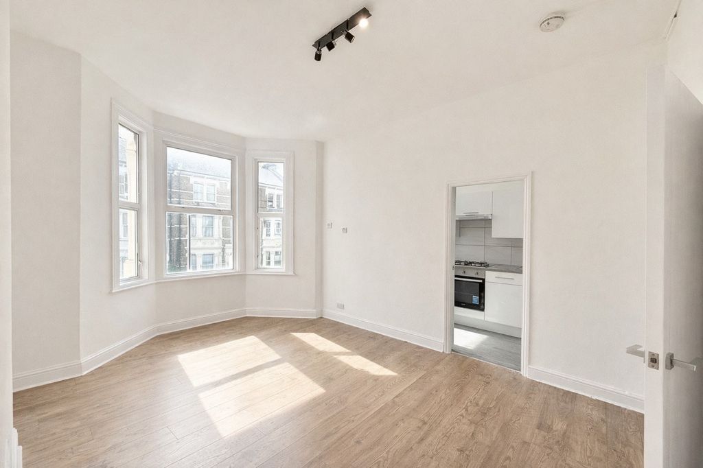 Property photo 1 of 10 2Â Bedroom Flat For Rent