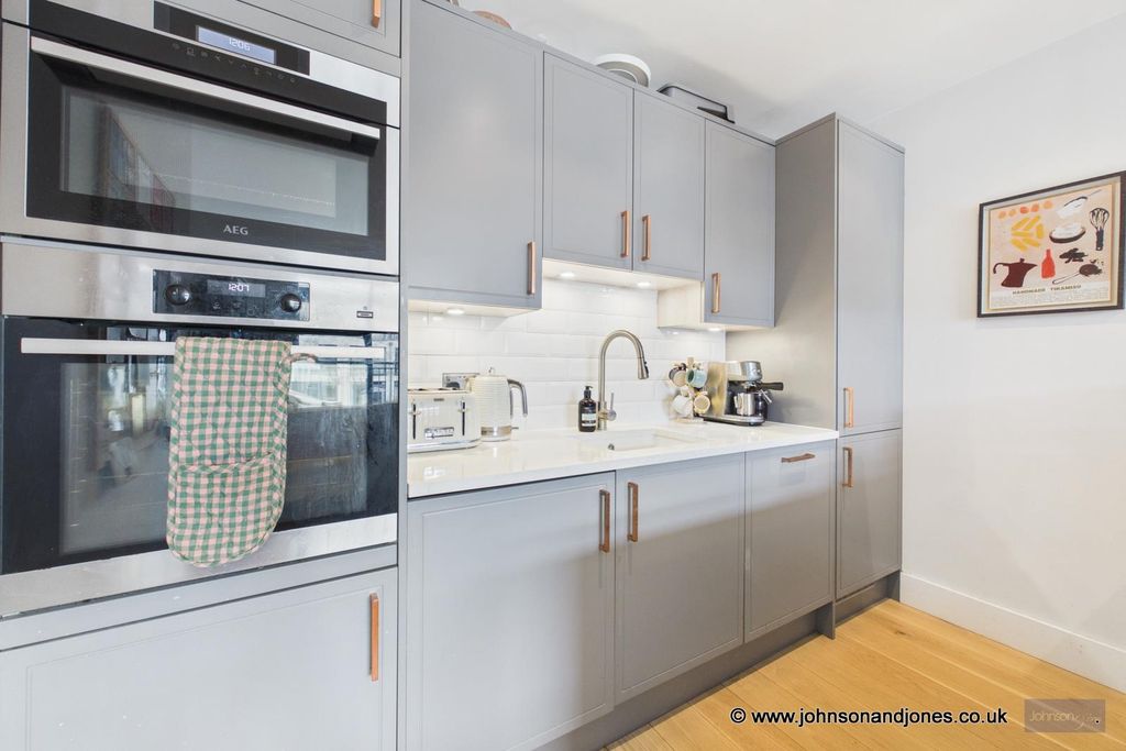 Property photo 3 of 11 3 Kitchen.Jpg