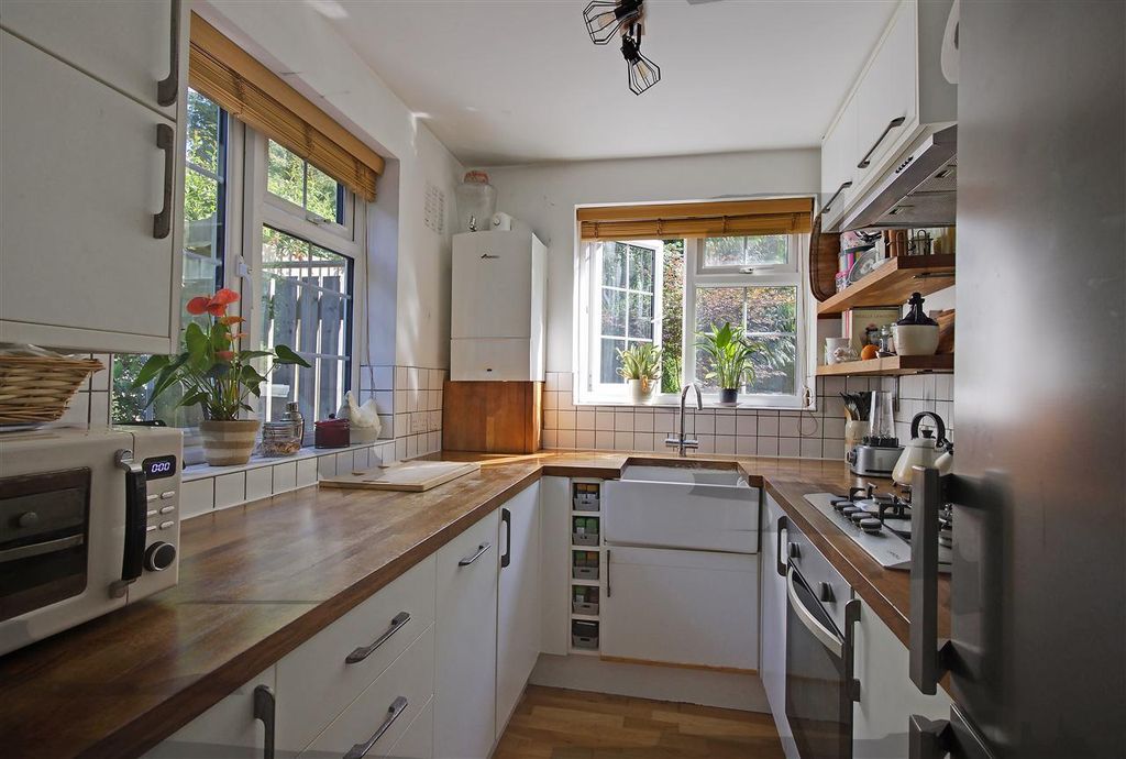 Property photo 2 of 9 Kitchen