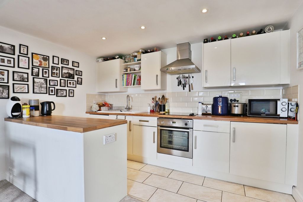 Property photo 2 of 16 Photo