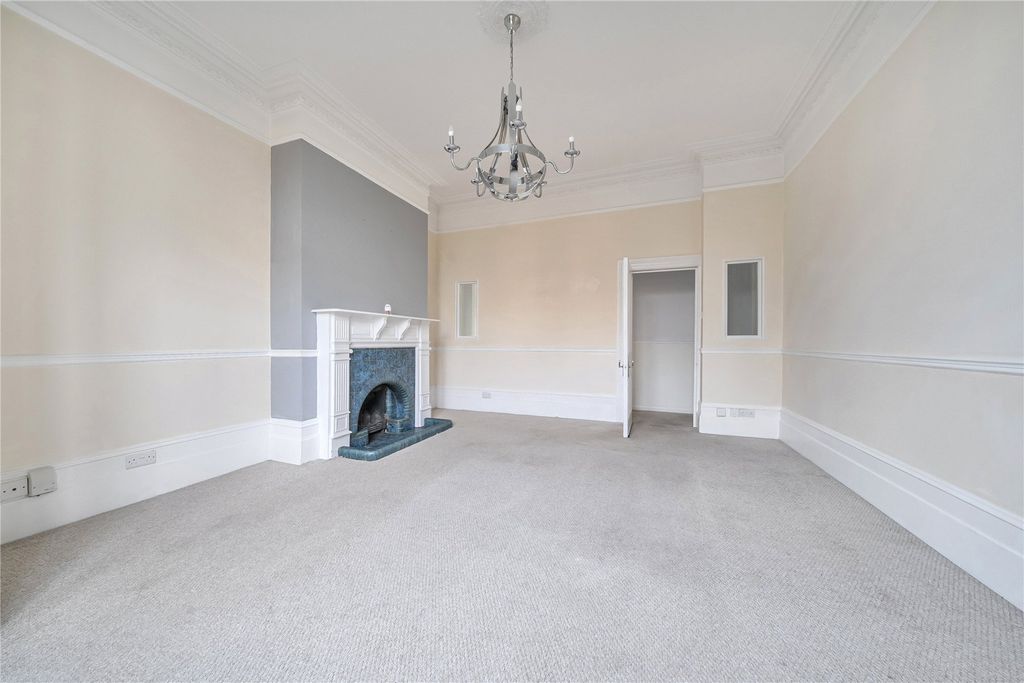 Property photo 2 of 24 Picture No. 16