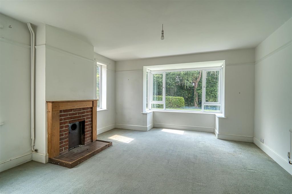 Property photo 3 of 19 Living Room