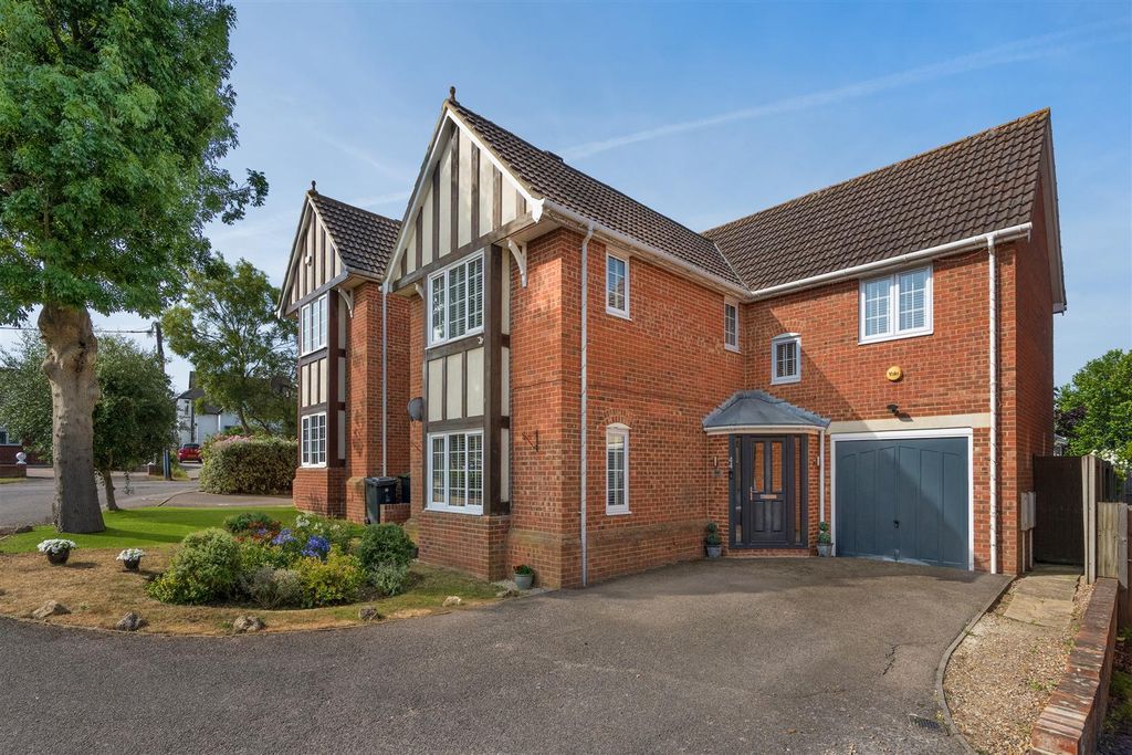 Property photo 1 of 24 Hillside Road, Whitstable