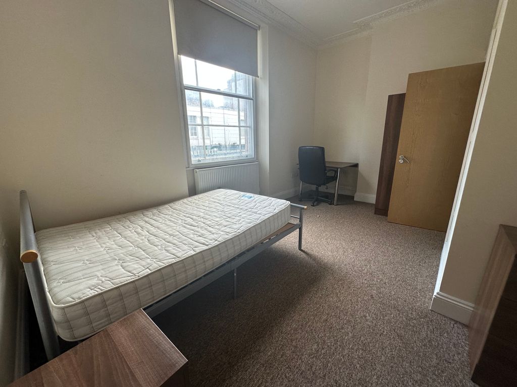 Property photo 2 of 10 Bedroom 1