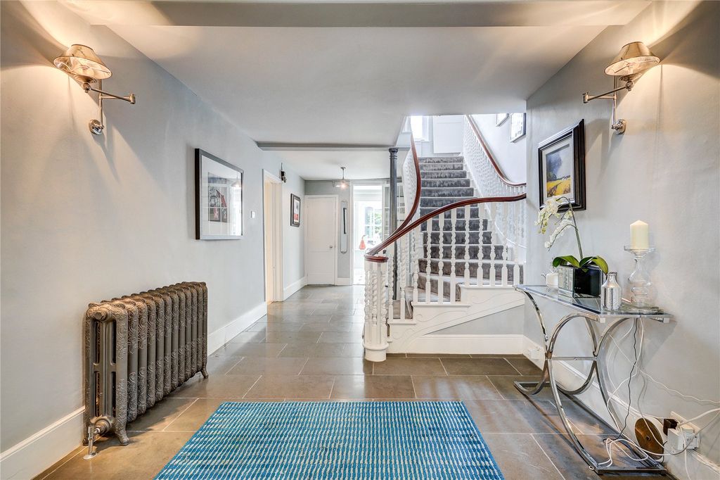 Property photo 2 of 25 Entrance Hall