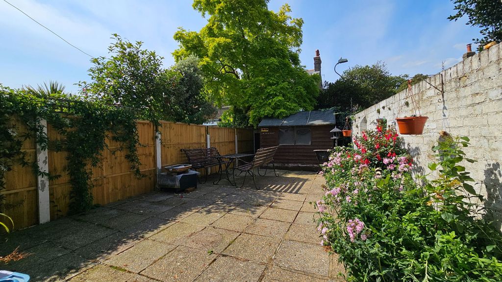 Property photo 3 of 32