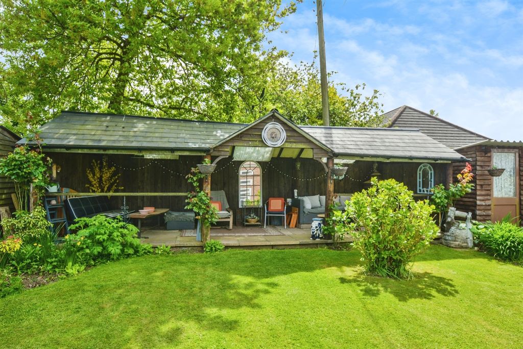 Property photo 2 of 25