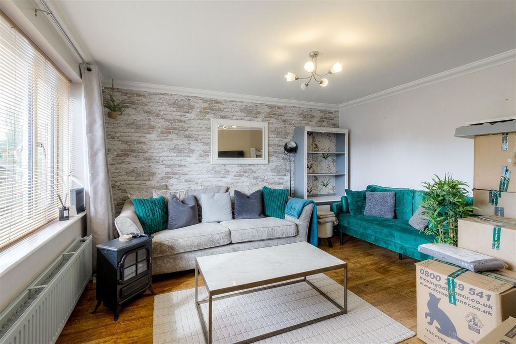 Property photo 2 of 10 Cedar Way - Living