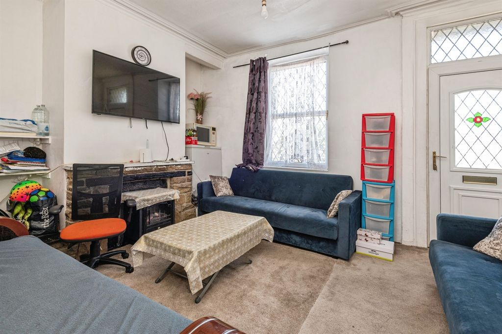 Property photo 3 of 9
