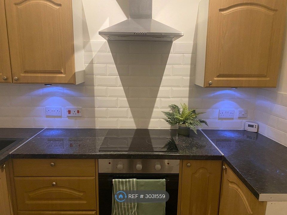 Property photo 1 of 11 Kitchen