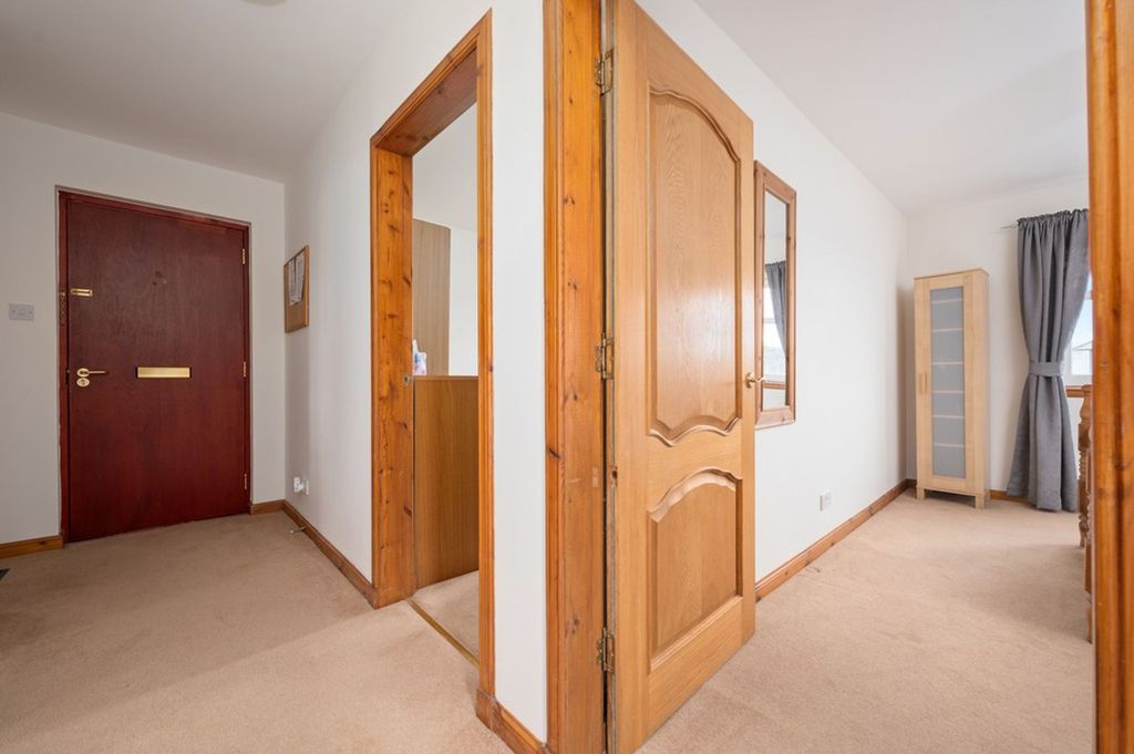 Property photo 3 of 23