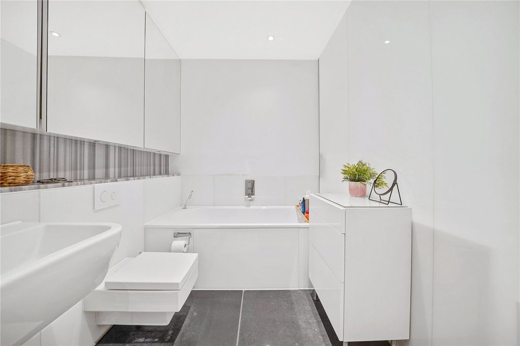 Property photo 3 of 18 Picture No. 14