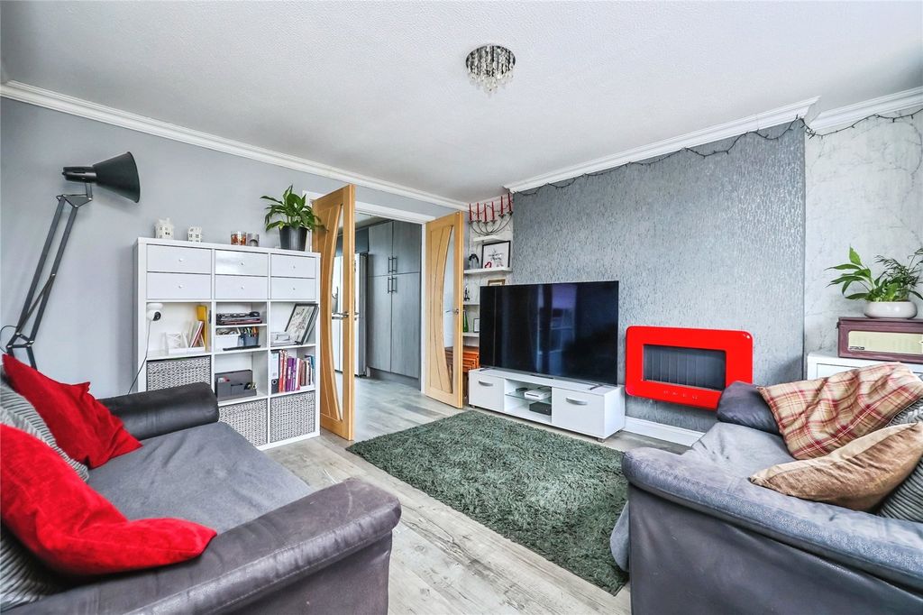 Property photo 3 of 25 Picture No. 12