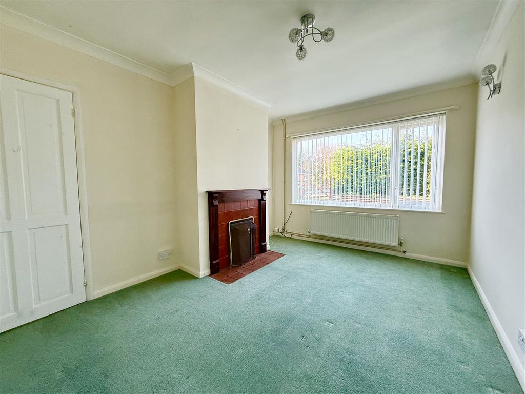 Property photo 2 of 17 Lounge