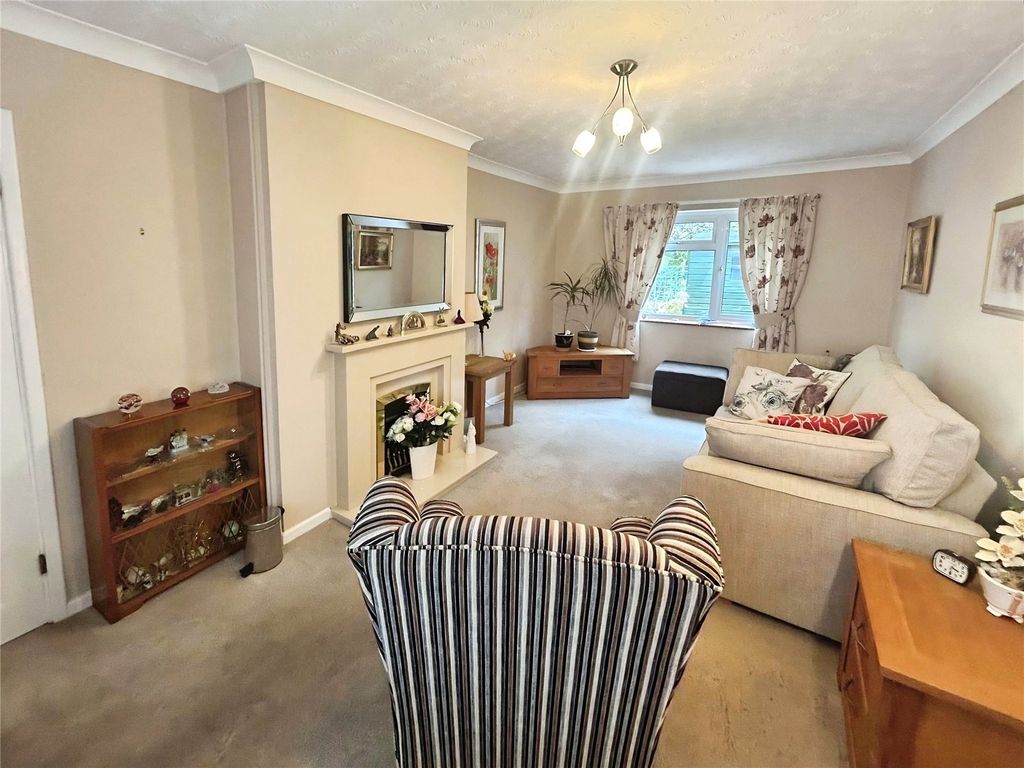 Property photo 2 of 17 Lounge