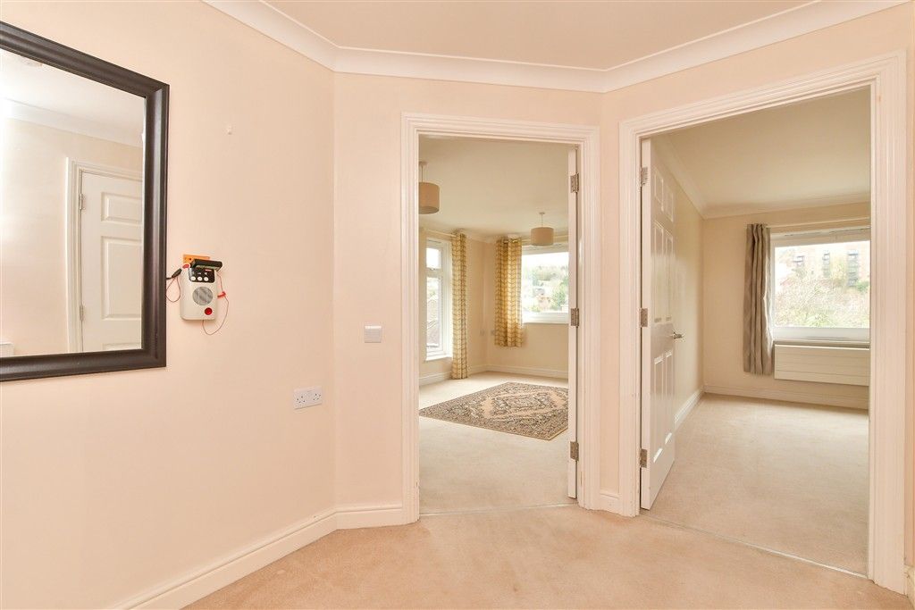 Property photo 3 of 14 Entrance Hall