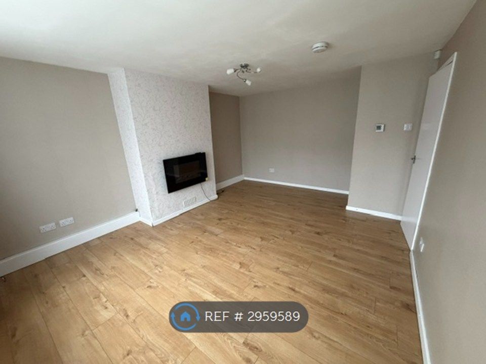 Property photo 2 of 9 Large Lounge